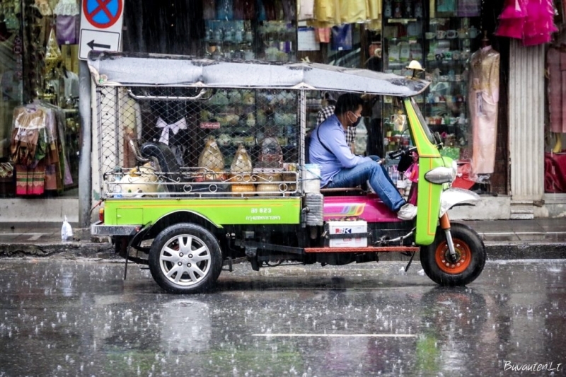«كورونا» تتسبب بتعطل «التوك توك» في