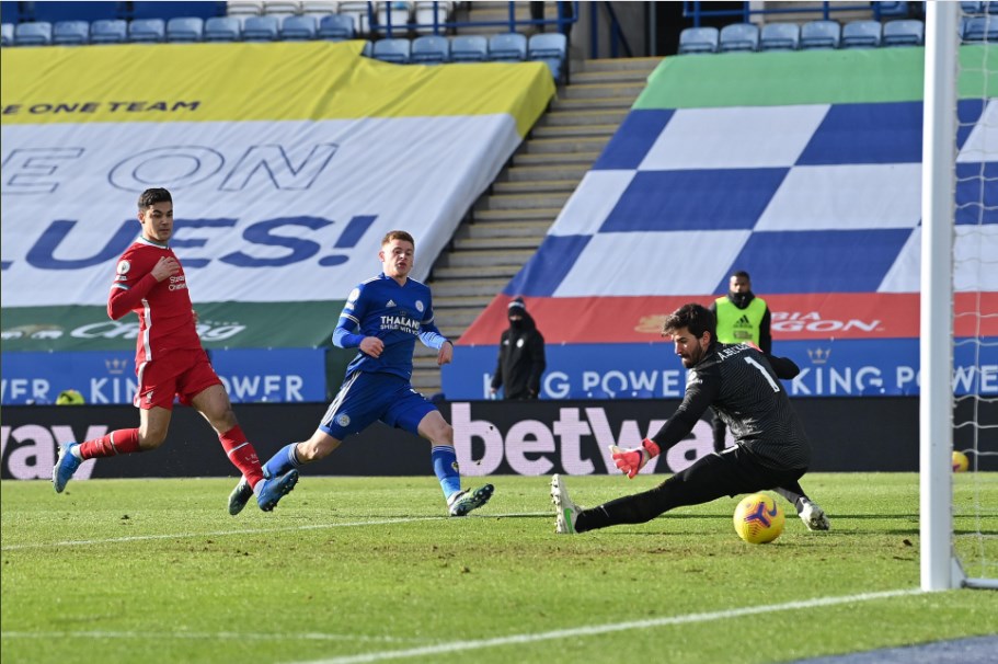 ليستر يضرب ليفربول المترنح بثلاثية في