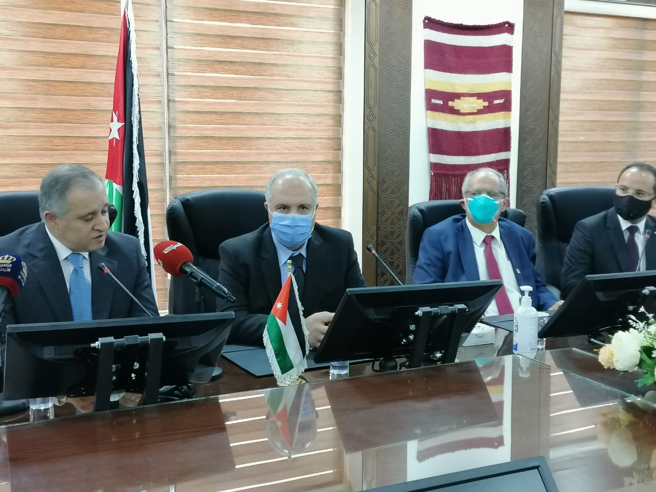 وزير العمل يوقع 3 اتفاقيات تعاون