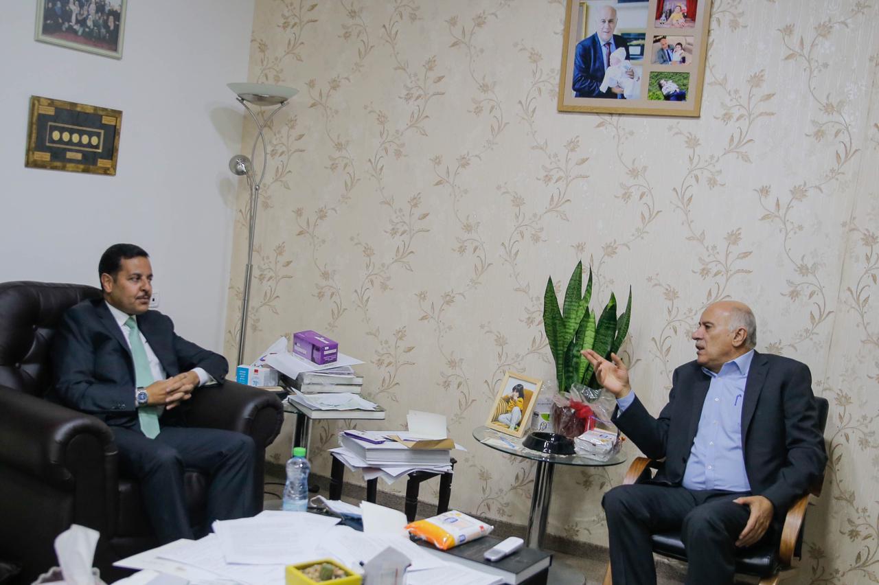 الرجوب يطلع السفير الأردني على آخر