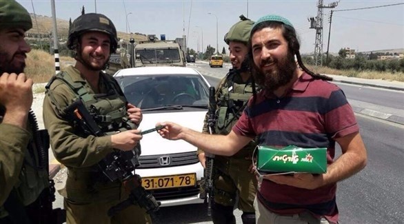 مستوطن (يحلي) احتفالا باستشهاد فلسطيني.. (فيديو)