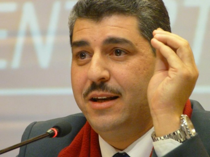 أكفان برتقالية