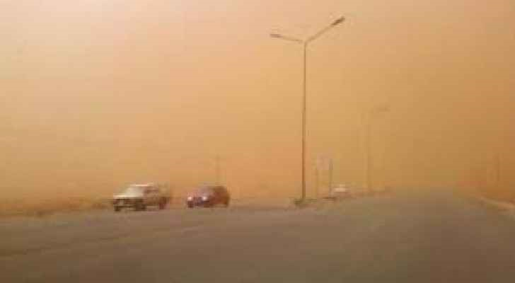 الطريق الدولي في الرويشد سالكة بحذر