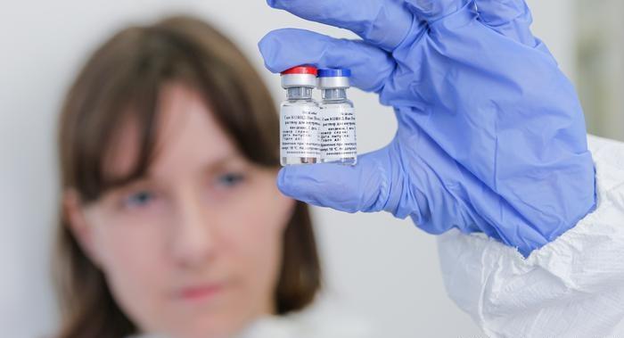 الإمارات ترسل 20 ألف جرعة لقاح