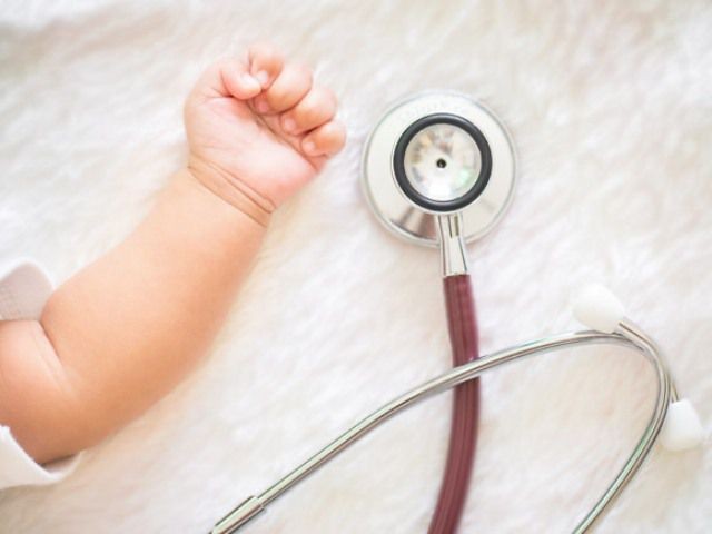 إلزام طبيب أطفال مشهور بالتعويض لأنه