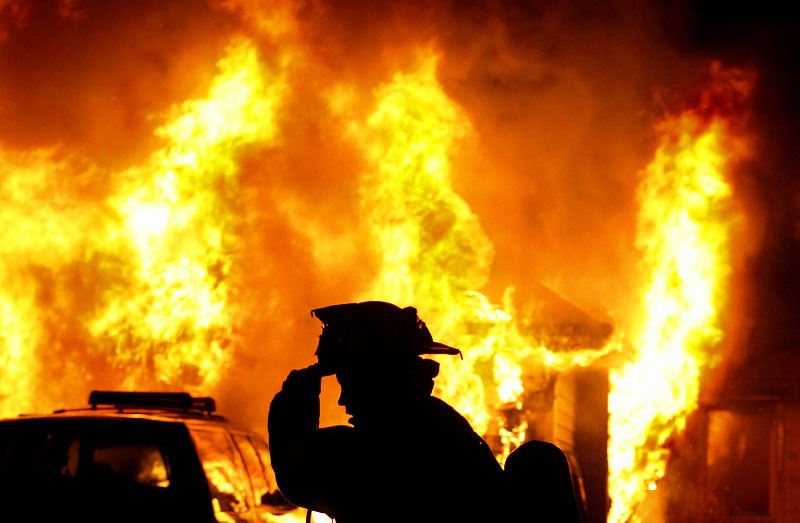 3 وفيات و5 اصابات بحريق منزل