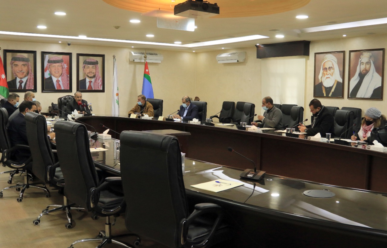 المبيضين: كل من يثبت انه خارج