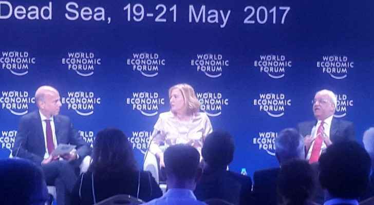 عريقات وتسيبي ليفني يتحدثان بمؤتمر دافوس