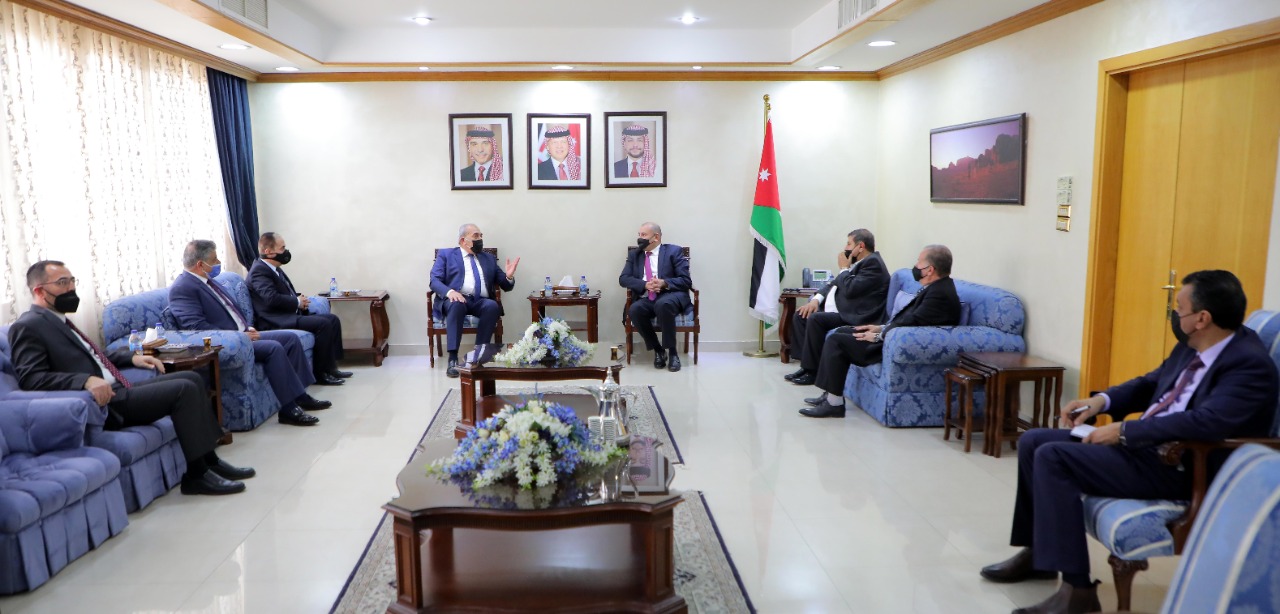 العودات: نحرص على دعم المتقاعدين العسكريين