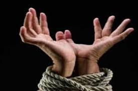 بحثا عن ضحايا.. سماسرة الاتجار بالبشر