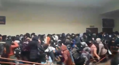 سقطوا من شرفة الطابق الرابع.. قتلى