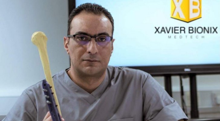 طبيب أردني يبتكر جهازا فريدا في