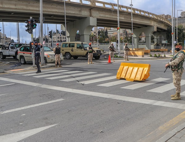 الجيش يفعّل نقاط الغلق (صور)