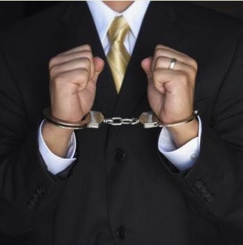توقيف عريس ومنظم حفلات أسبوعا لمخالفتهما