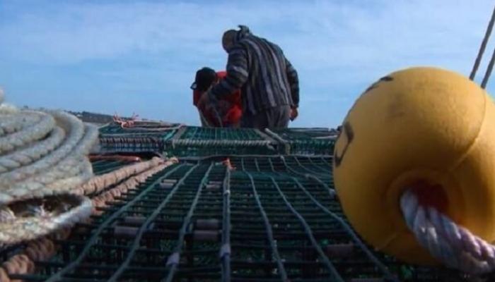 حريق داخل سفينة روسية تحمل 30