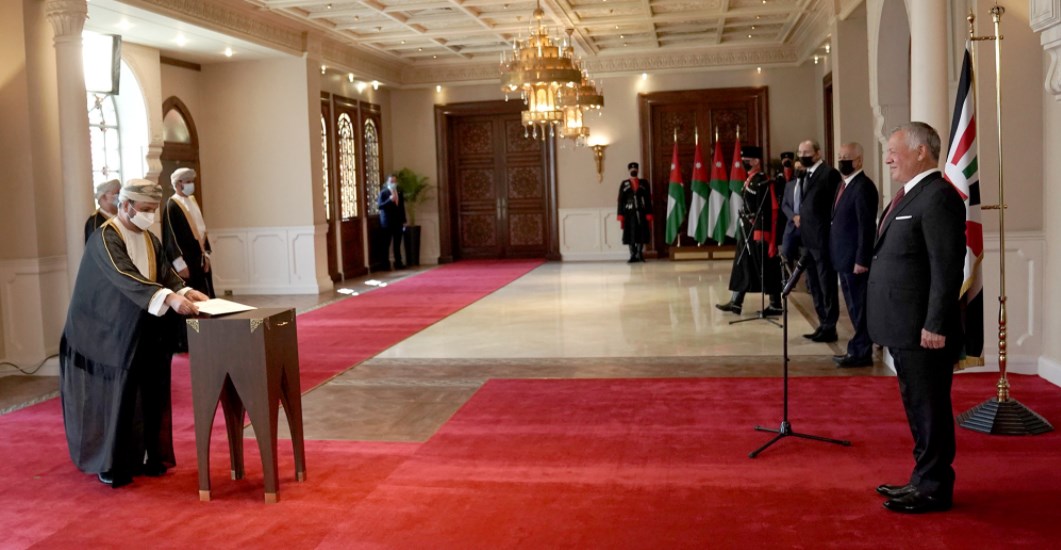 الملك يتقبل أوراق اعتماد عدد من