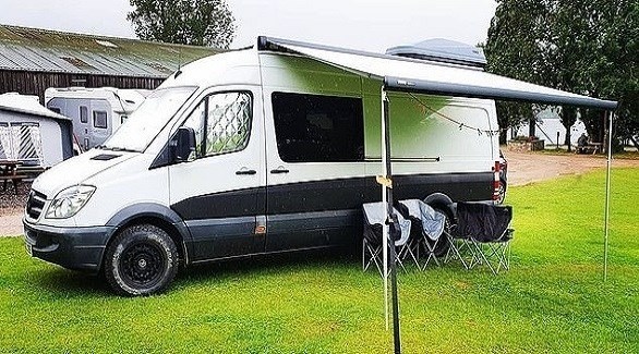 ينفق 18 ألف دولار لتحويل شاحنة