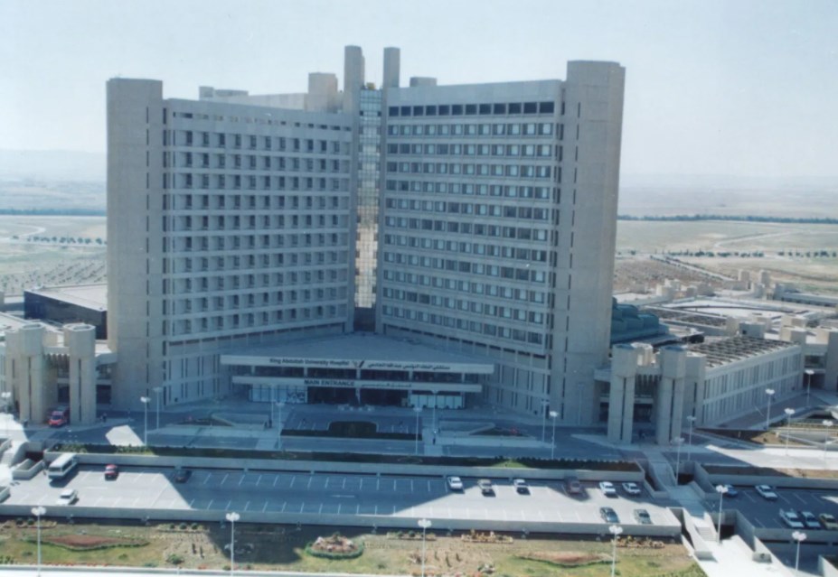 وقف العيادات الخارجية والعمليات غير الطارئة