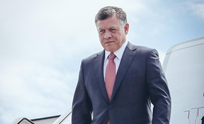 الملك يغادر إلى السعودية لحضور القمة