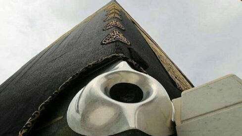 ما حقيقة قصة الحجر الأسود ؟