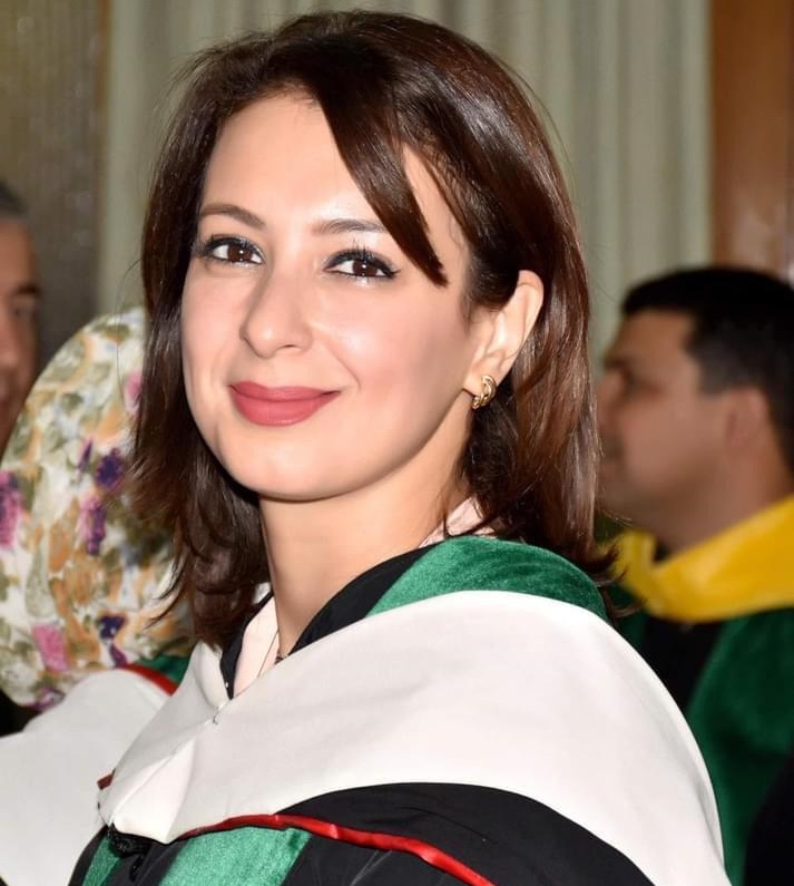 بتول المحيسن تحصل على وسام السعفة