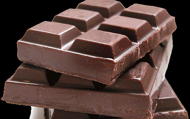 ضبط ’شوكلاته‘ غير صالحة في مصنع