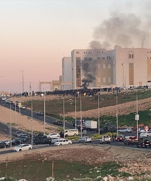 4 مدعين عامين داخل مستشفى السلط