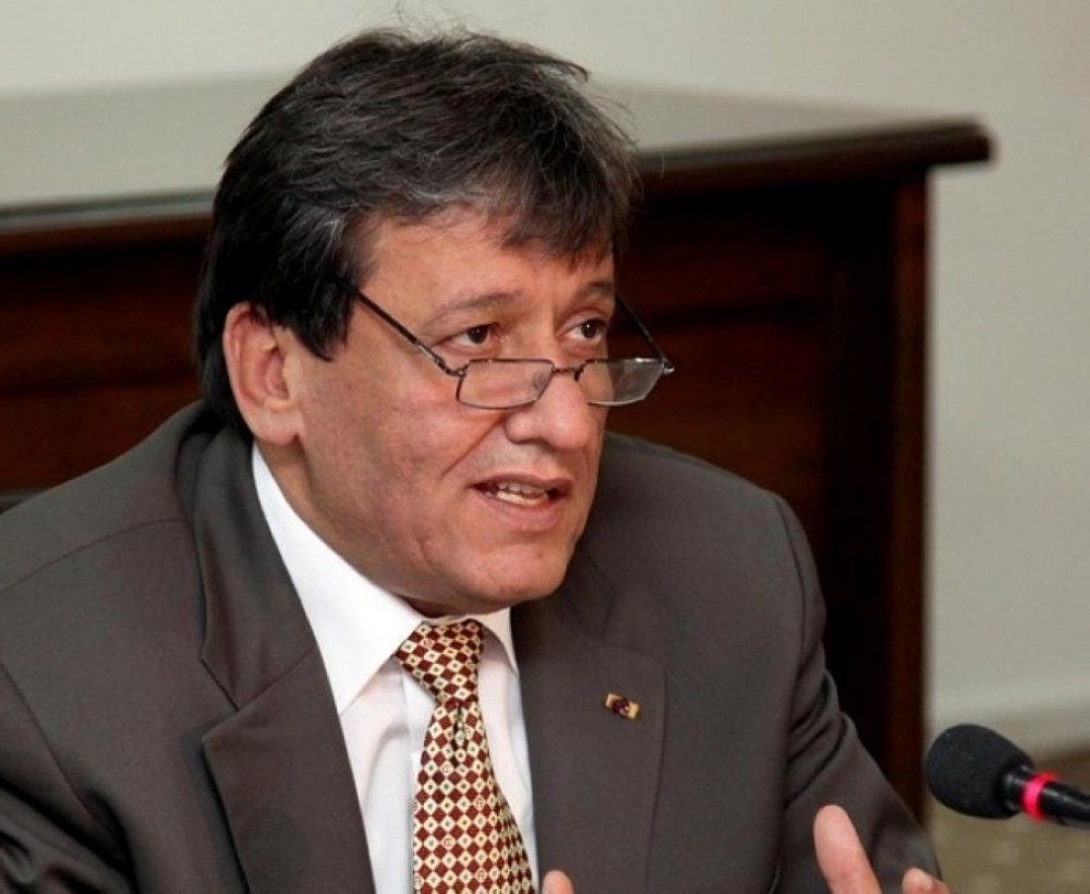 عزايزة: سندرس الأثر المالي على التكسي