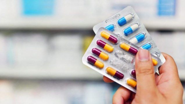 مطالب باستثناء قطاع الصحة والأدوية ومستلزماتها