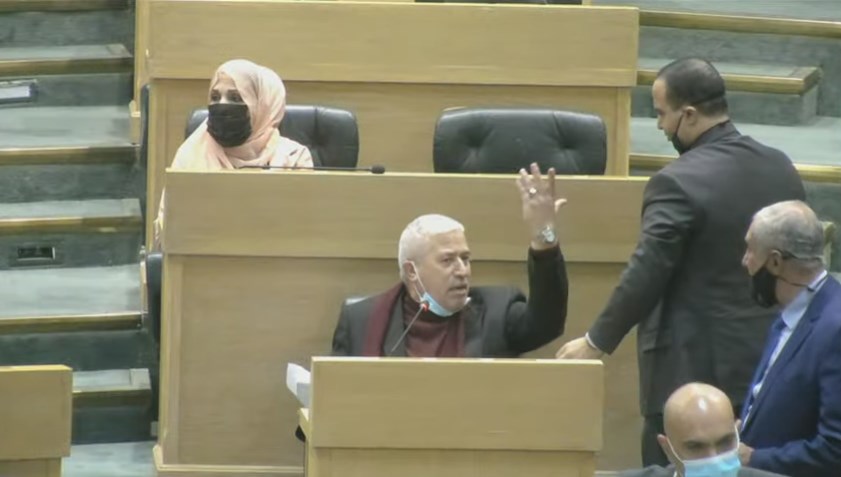 للمرة الثانية.. الطراونة يحدث جلبة تحت