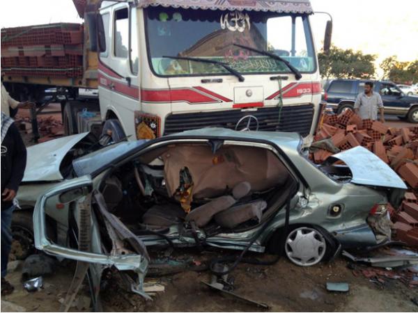 وفاة واصابة اثر تصادم ’شاحنة ومركبة‘