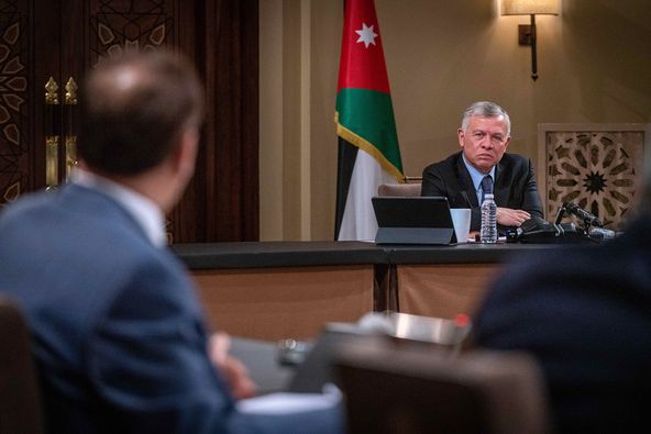 الملك يؤكد الالتزام بتعليمات السلامة العامة