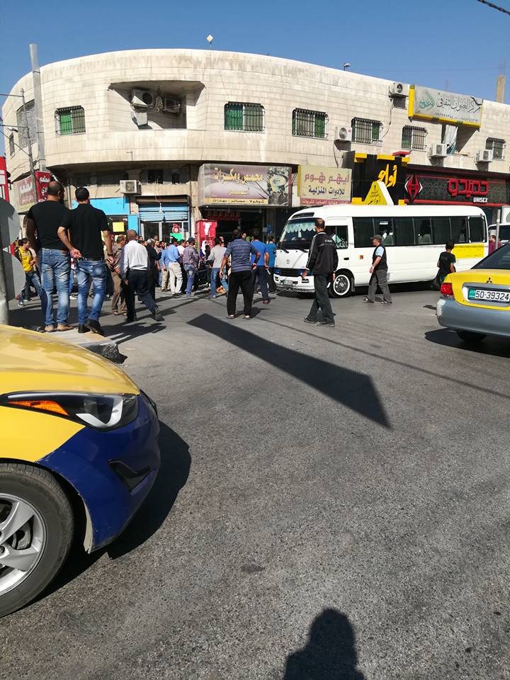 باص عمومي يدهس فتاة في الزرقاء