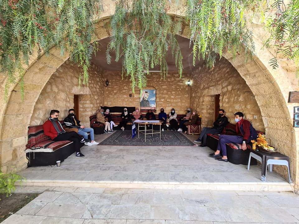 مبادرة شبابية تسعى لانشاء أسرة رقمية