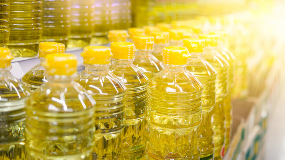 مطالب بإلغاء الجمارك والضرائب عن الزيوت