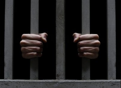 مصدر قضائي: إسناد 5 تهم بحق