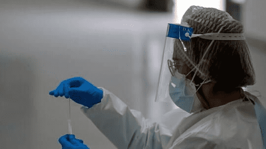 كوادر طبية تقاتل كورونا ودعوات للتطوع