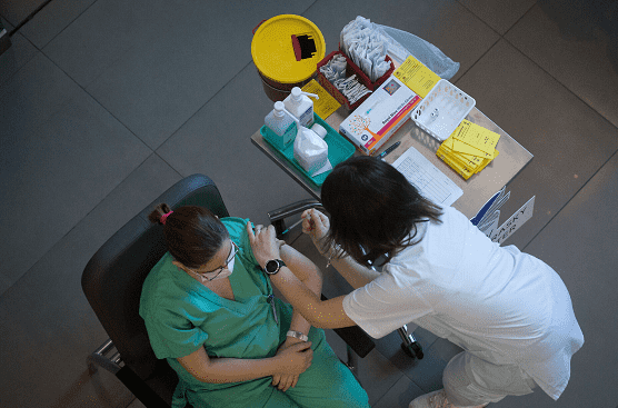 كندا تقترب من صنع لقاح نباتي