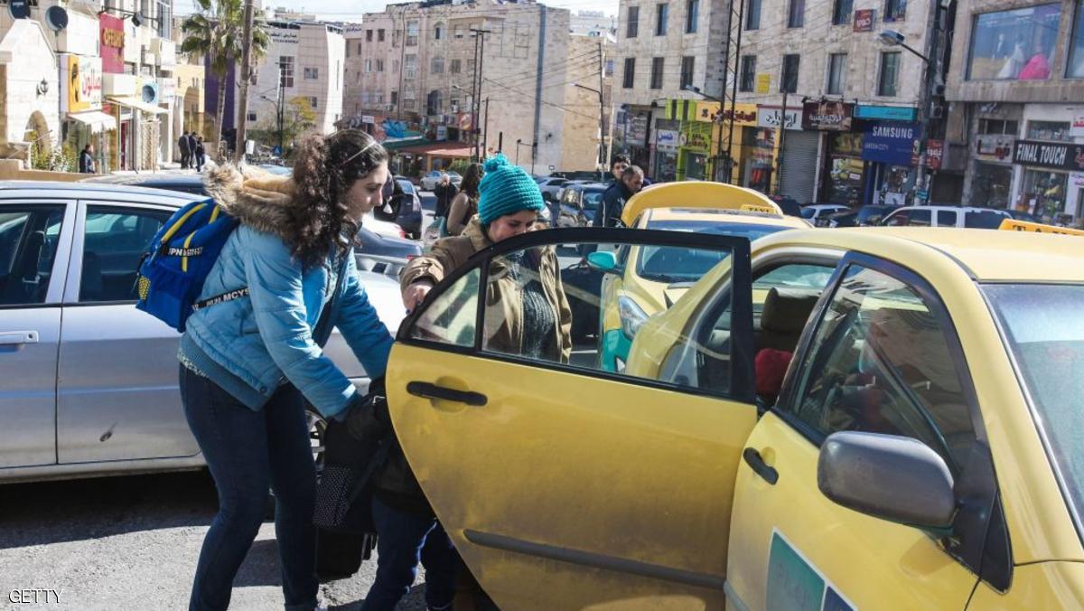 أوبر وكريم.. ’مطبات خطيرة‘ بطريق التاكسي