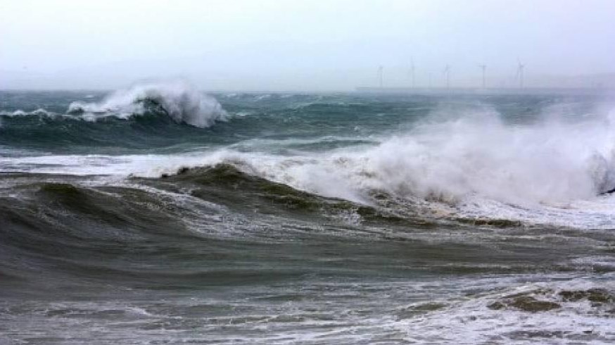 العقبة.. تنبيه من اضطراب البحر وارتفاع
