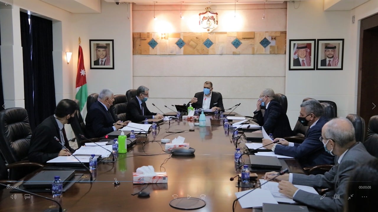 الحكومة تكشف عن تجاوزات في إقرارات