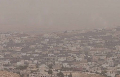 أجواء جافة ومغبرة وانعدام الرؤية بالمناطق