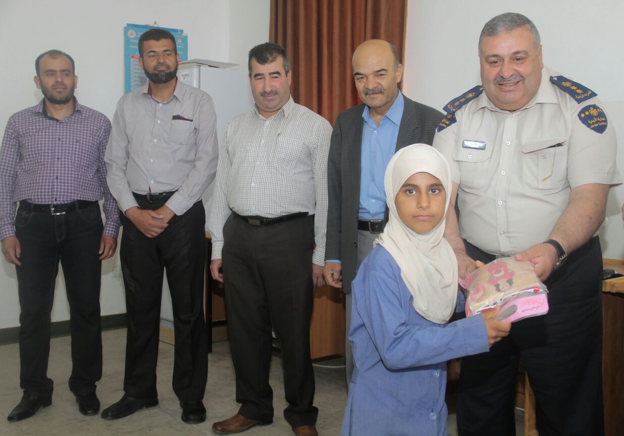 الجمارك الأردنية تنظم حملة لتوزيع البدلات