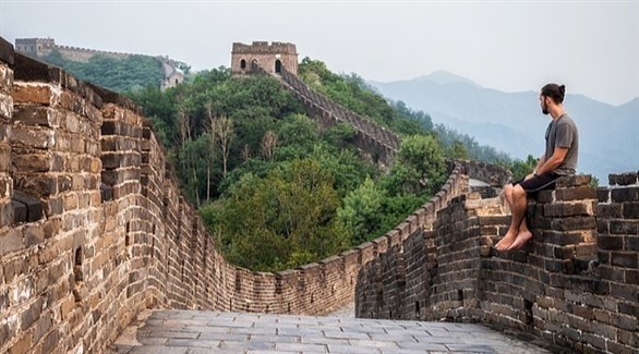 الصين توقف ثلاثة سياح لتخريبهم السور