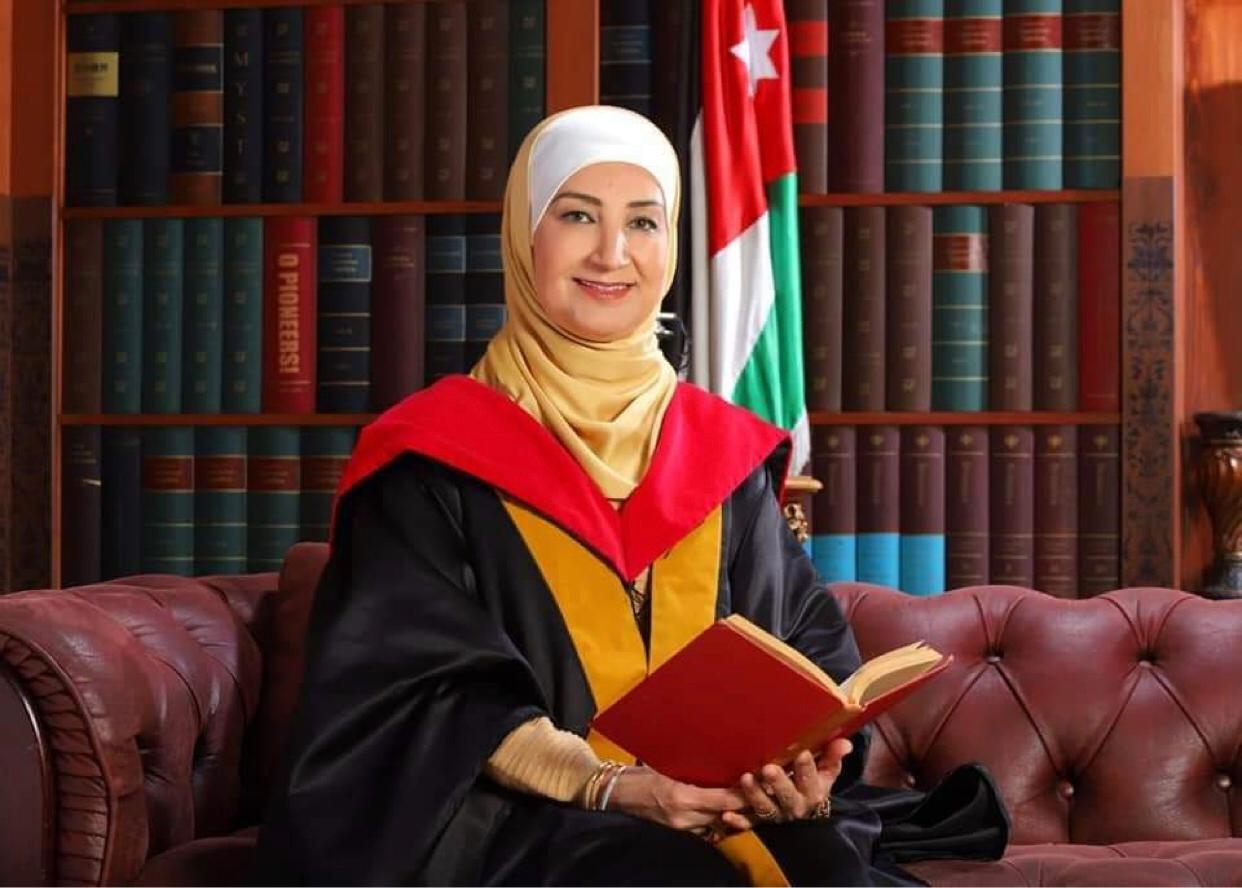 الدكتورة ا 1620مل العواودة مبروك درجة