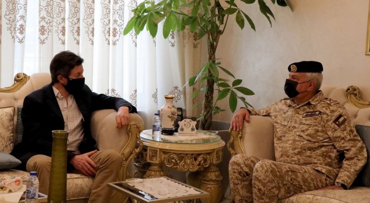 الحنيطي يستقبل قائد العمليات الخاصة البريطانية