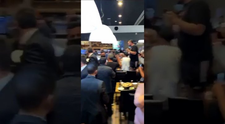 نتنياهو يهرب من مطعم في بئر