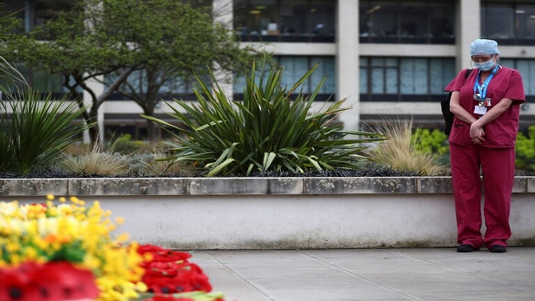 بريطانيا.. بيع لوحة تكرم عمال الصحة