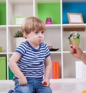 نتائج وخيمة.. هكذا تؤثر التربية القاسية