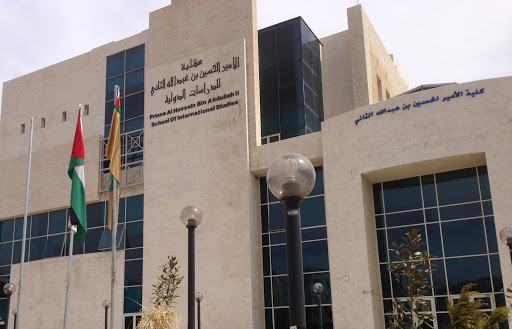 حوارية حول الملكية والأحزاب السياسية و